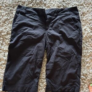 Columbia size 10 Women's Black athletic hiking Bermuda Shorts